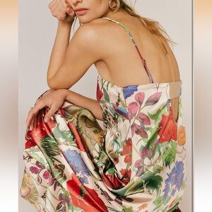 Floral satin maxi dress - Size M